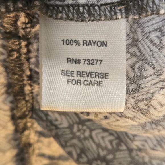 Mudd Women's Boho Top. Size Medium. Green And Cream Color. - Picture 9 of 10